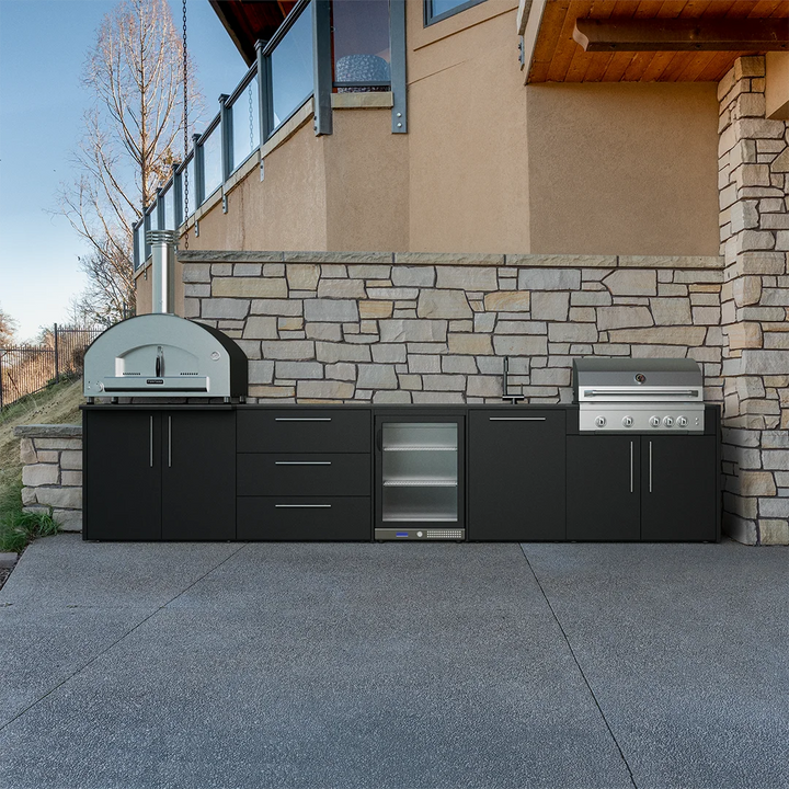 Elysia Forno Lunga on patio next to a wall