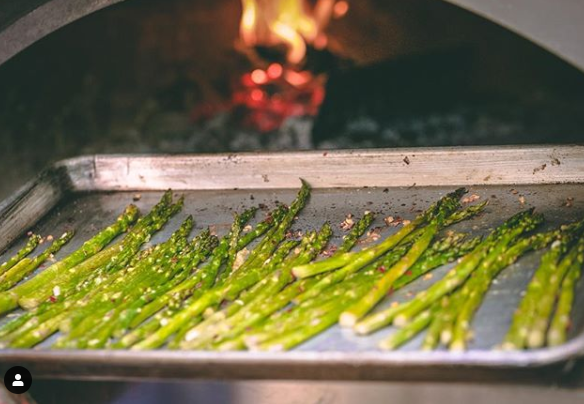 cooked green asparagus