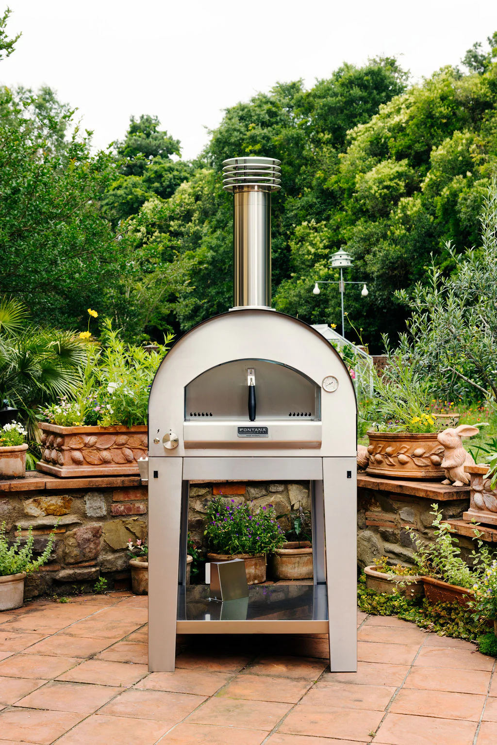 Fontana Forni Napoli pizza oven in a backyard