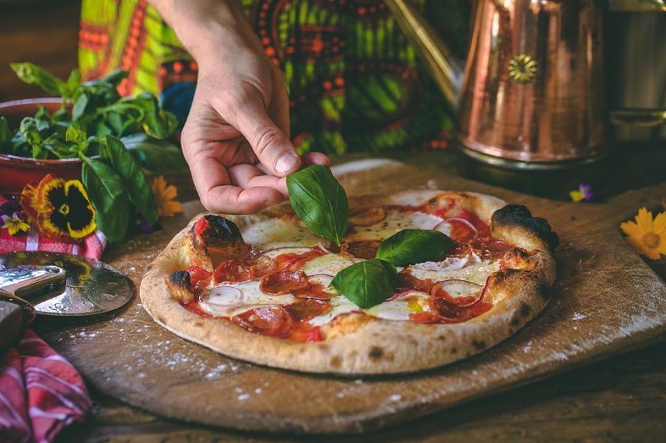 Pizza with Fresh Tomatoes and Basil