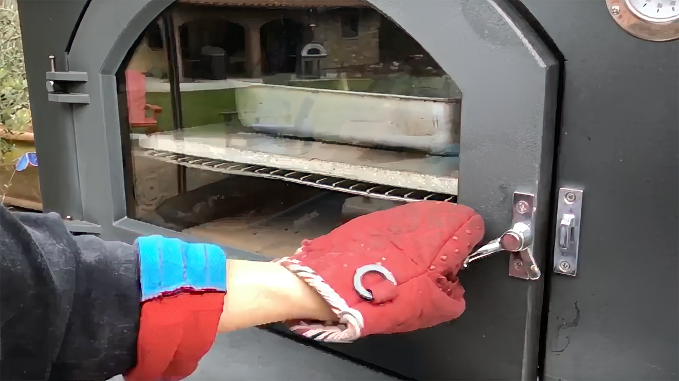 Gusto Wood-Fired Dual Chamber Oven